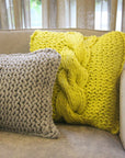 CAPA DE ALMOFADA TRICOT GIGANTE TRANÇA AMARELO