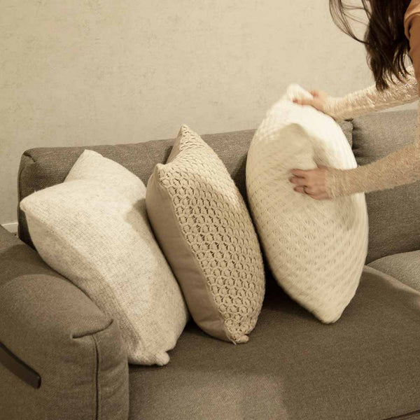 CAPA DE ALMOFADA CASHMERE TOUCH PONTO ARROZ OFF WHITE 50X50CM