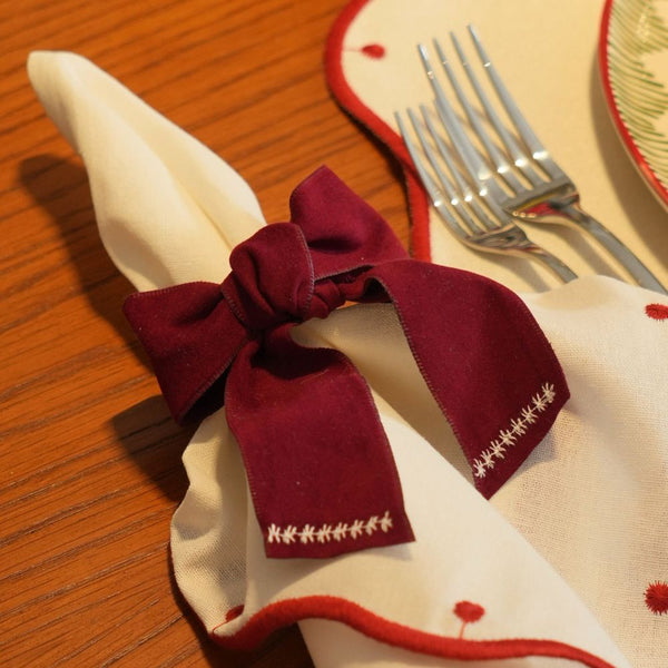 PORTA GUARDANAPO LAÇO DE VELUDO BORDADO