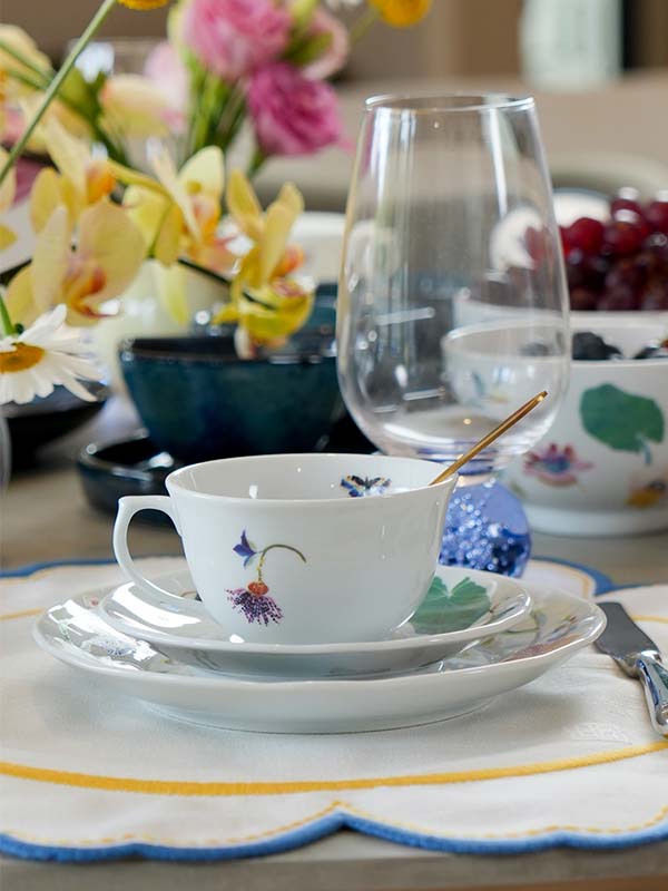 XÍCARA DE CHÁ OU CAFÉ DE PORCELANA COM PIRES FLOWERSCAPE