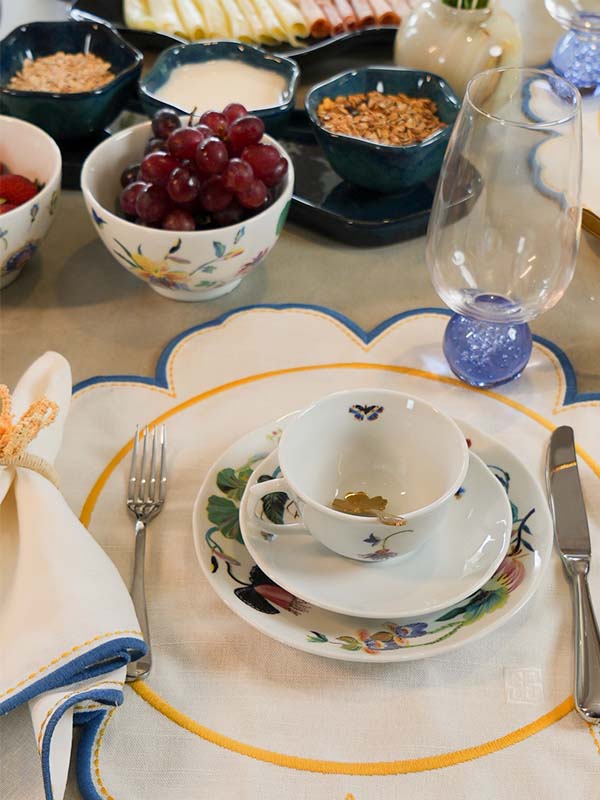 XÍCARA DE CHÁ OU CAFÉ DE PORCELANA COM PIRES FLOWERSCAPE