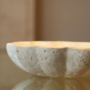 BOWL MÁRMORE ESCULPIDO FLOR TRAVERTINO 20CM