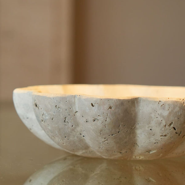 BOWL MÁRMORE ESCULPIDO FLOR TRAVERTINO 20CM
