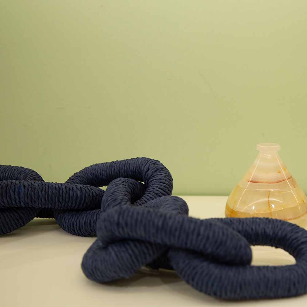 CORDÃO DE MESA CORRENTE EM ELOS AZUL 70CM