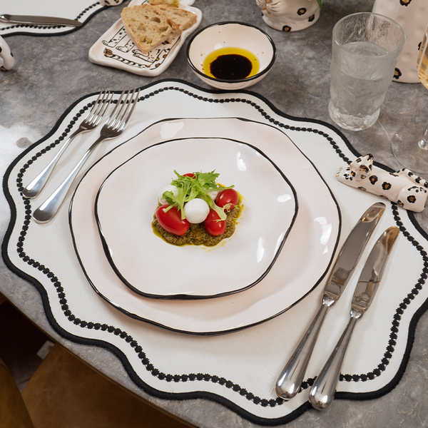 PRATO DE SOBREMESA CERÂMICA ARTESANAL ORGANIC BRANCO E PRETO