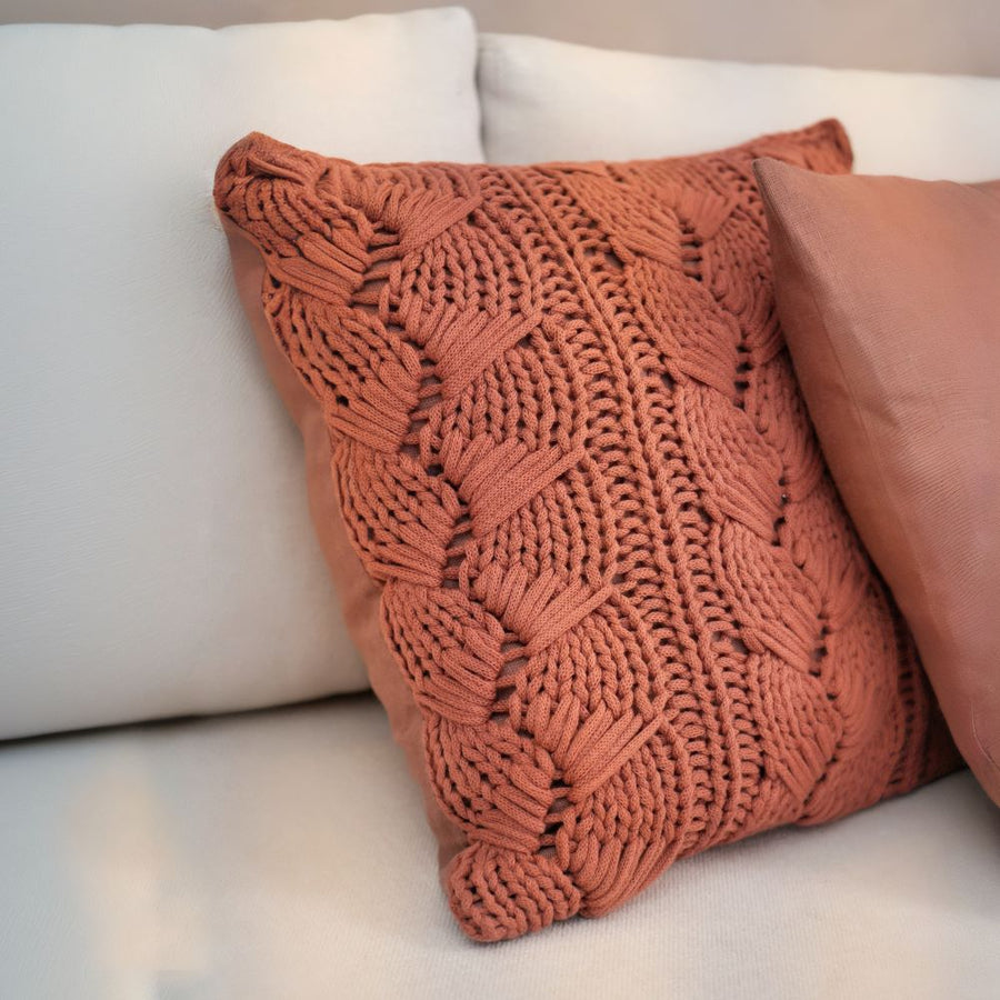 CAPA DE ALMOFADA TRICOT MANUAL GOMOS TERRACOTA 50X50 CM