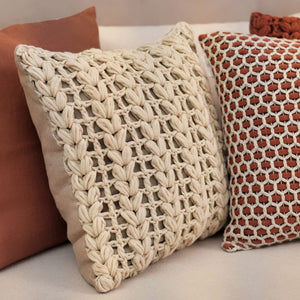 CAPA DE ALMOFADA TRICOT MANUAL TRANÇA  NATURAL 50X50CM