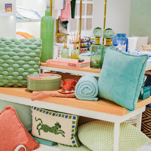 CAPA DE ALMOFADA CAMURÇA NATURAL TRANÇAS VERDE ÁGUA 50X50 CM