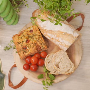 TÁBUA DE MADEIRA COM ALÇA EM COURO 30 X 27,5 X 2 CM