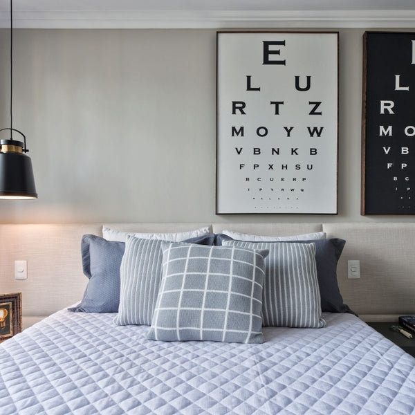 CAPA DE ALMOFADA TRICOT PLUS RISCA DE GIZ CINZA 50 X 50 CM