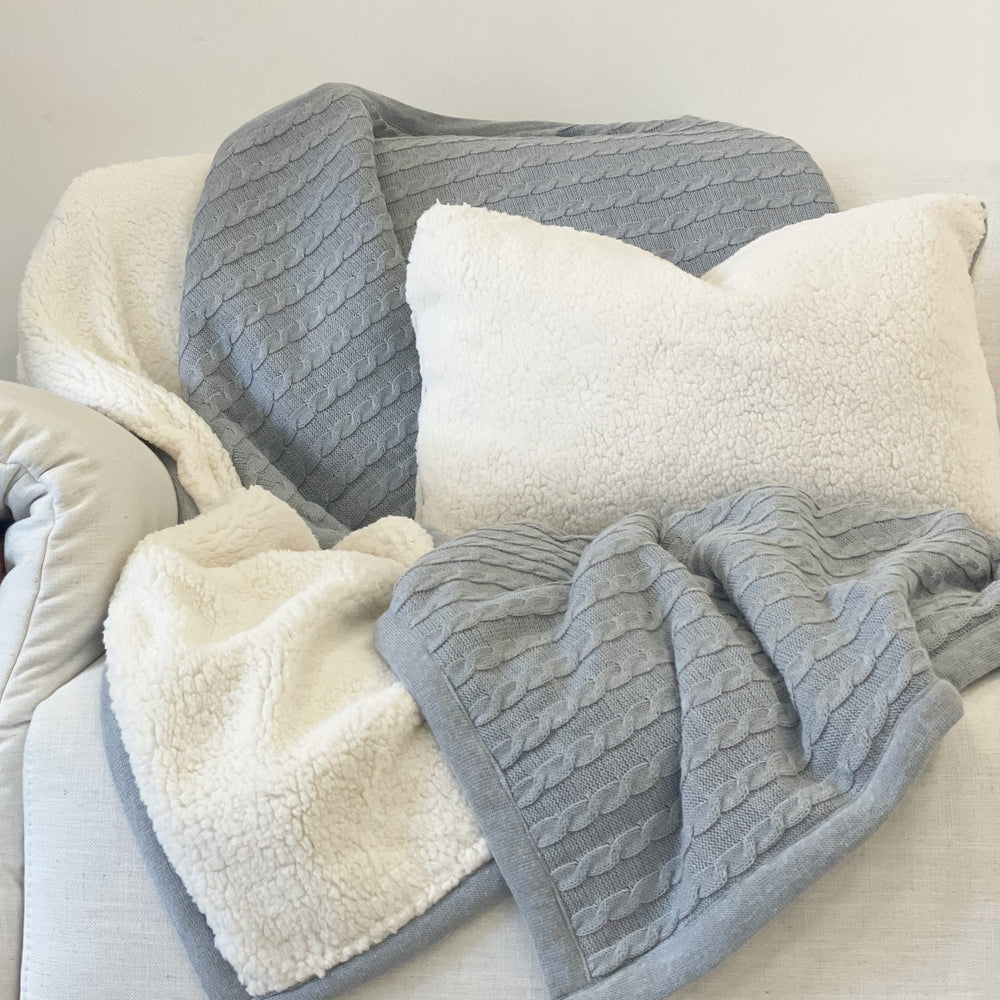 CAPA DE ALMOFADA COZY DE PELE ECOLÓGICA AZUL 50X35