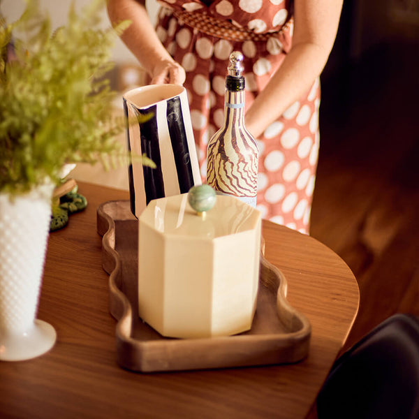 Jarra de Cerâmica Artesanal Preta e Branca