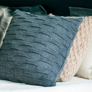 CAPA DE ALMOFADA TRICOT PLUS BLOCOS CINZA CHUMBO 50X50 CM