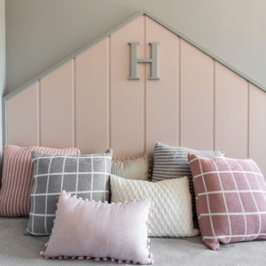 CAPA DE ALMOFADA TRICOT PLUS RISCA DE GIZ CINZA 50 X 50 CM