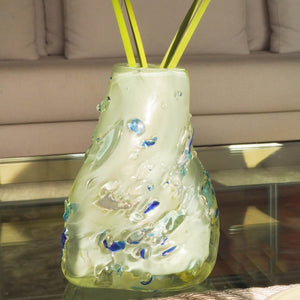 VASO ORGANIC TWIST DE VIDRO SOPRADO À MÃO AZUL 14 X 17 (H) CM