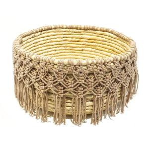 CESTO DE FIBRA NATURAL E MACRAMÊ BEGE G