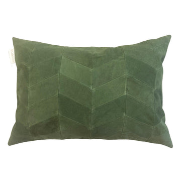 CAPA DE ALMOFADA CAMURÇA NATURAL CHEVRON VERDE ESCURO 50 X 35 CM