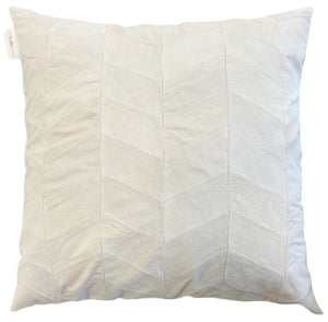CAPA DE ALMOFADA CAMURÇA NATURAL CHEVRON OFF WHITE 50 X 50 CM