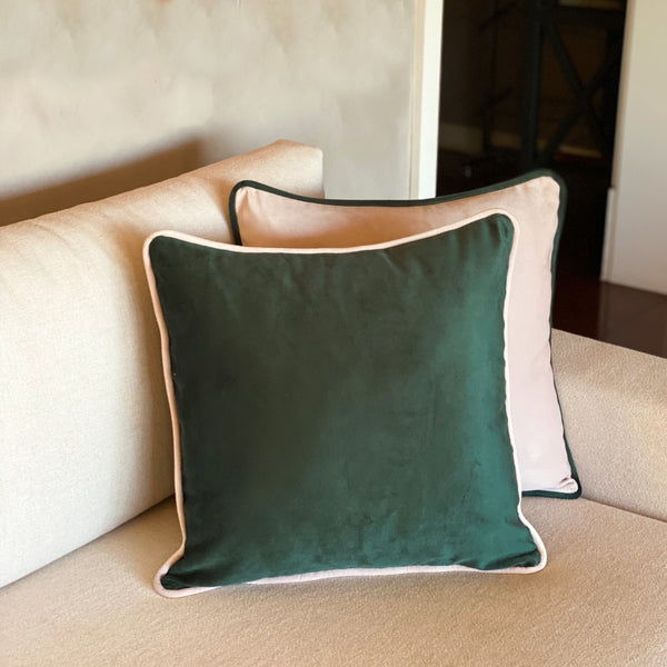 CAPA DE ALMOFADA VELUDO LINES COM VIVO ROSA E VERDE  50X50 CM