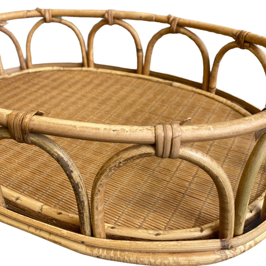 BANDEJA RÚSTICA ARCOS DE MADEIRA E RATTAN COM ALÇA  P 36 X 26 X 13 CM