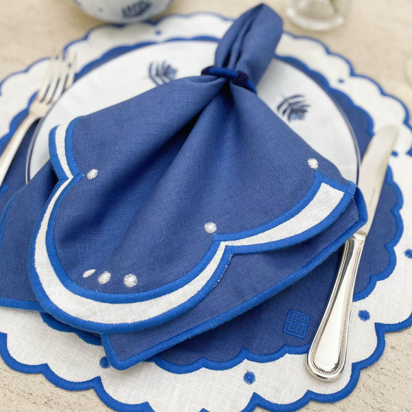 guardanapo de linho azul e marfim bordado