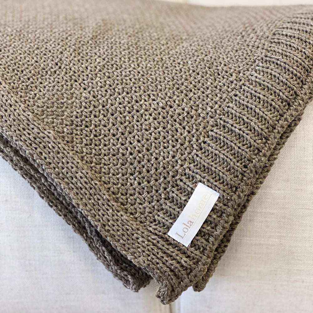 manta de tricot marrom