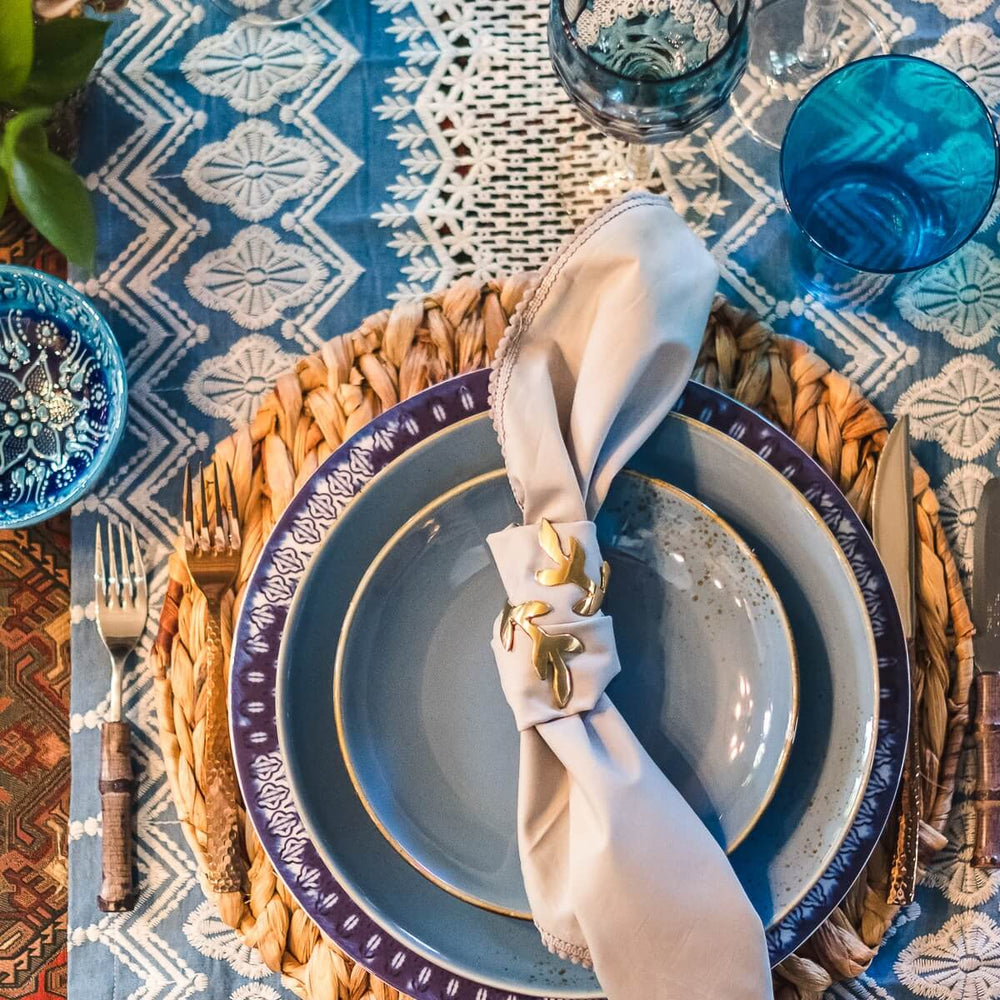 guardanapo azul com renda
