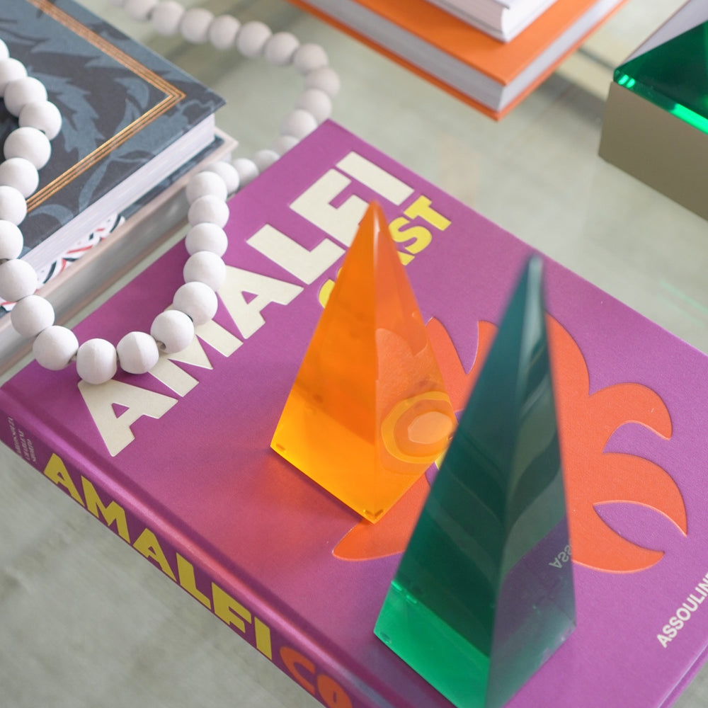 PIRÂMIDE DE RESINA VERDE P 18 CM