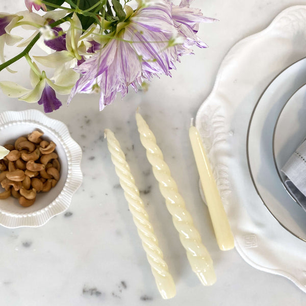 VELAS PARA CASTIÇAL CÔNICA MARFIM  18 CM - 02 UNIDADES